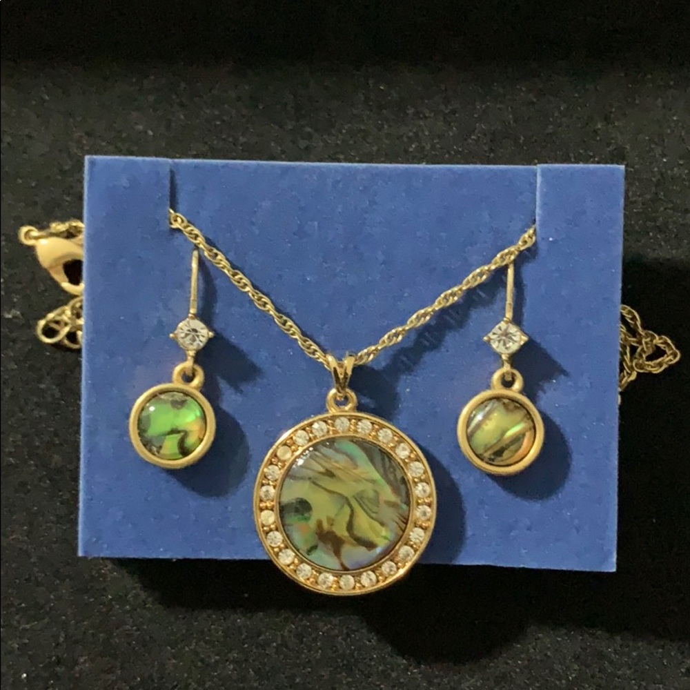 Genuine abalone pendant necklace set